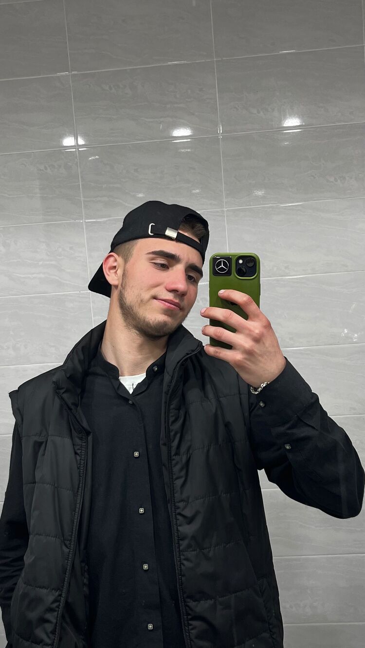  43237208  Alexey, 20 ,    