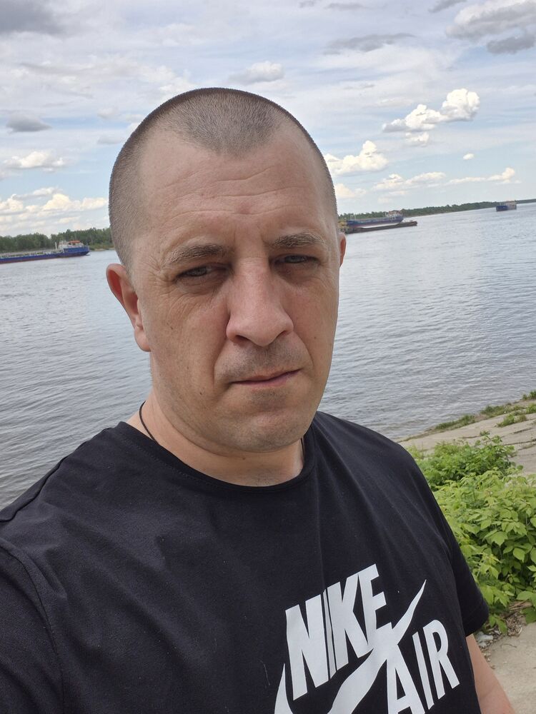  52737908  Ivan, 41 ,     