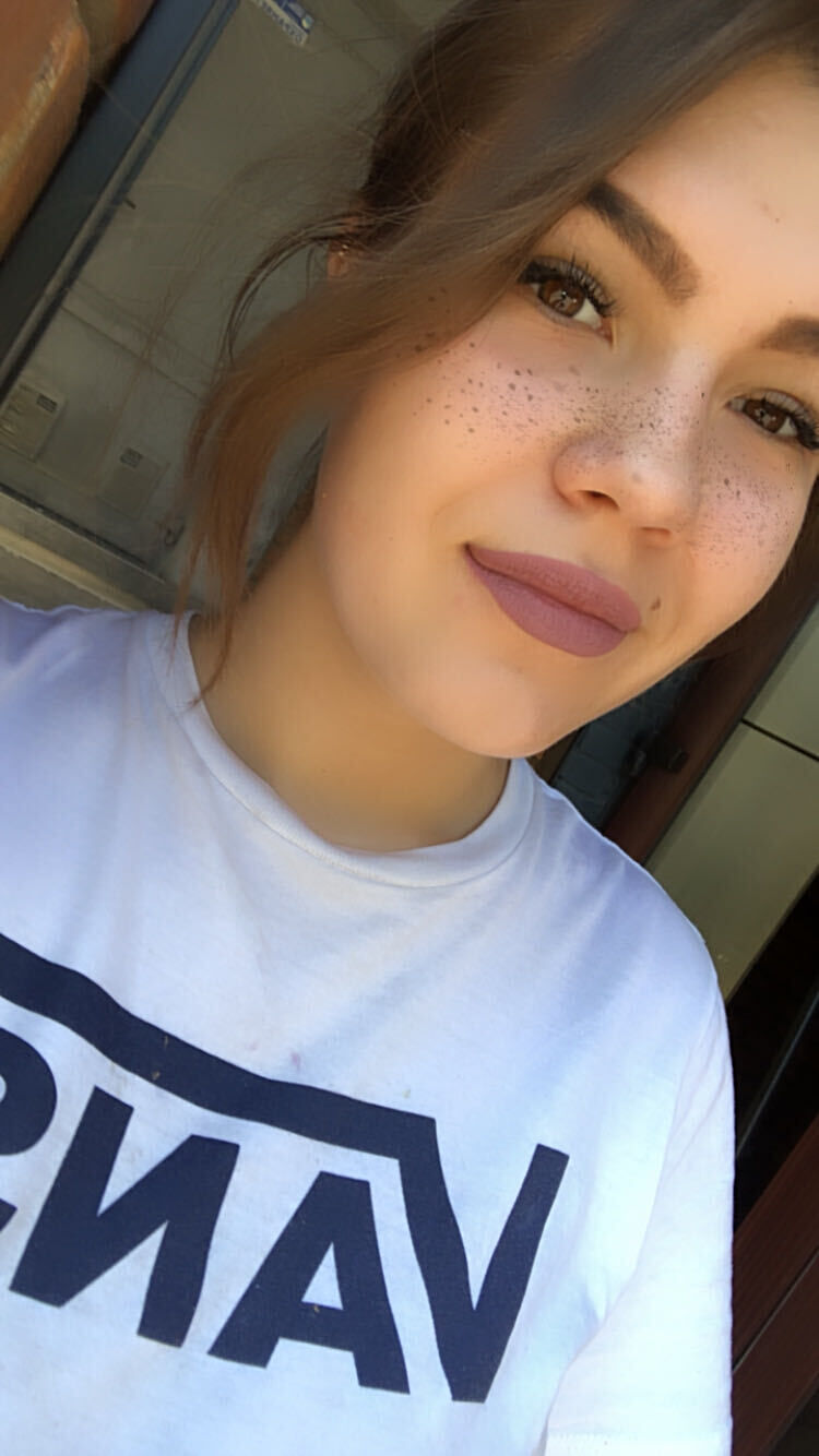  23920718  Anna, 25 ,    
