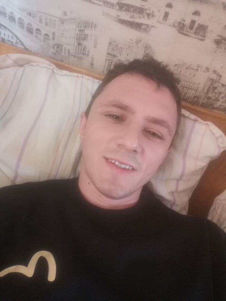  53699328  Roman, 31 ,    