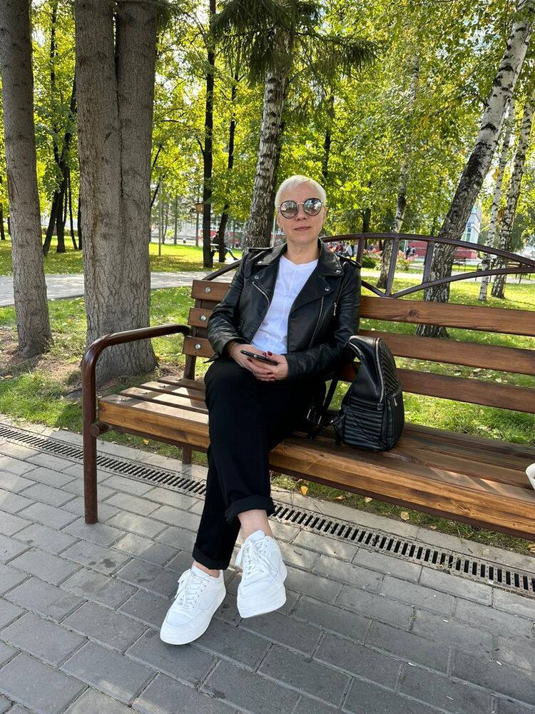  54165018  Larisa, 52 ,    