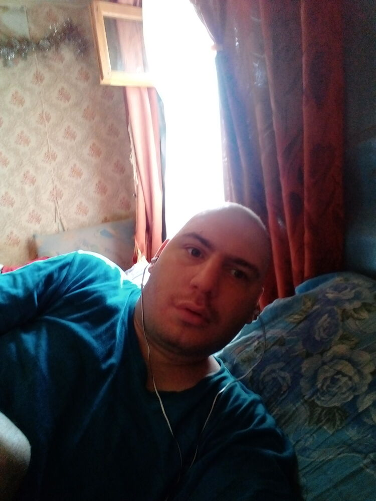  28511808  Pavel, 36 ,    