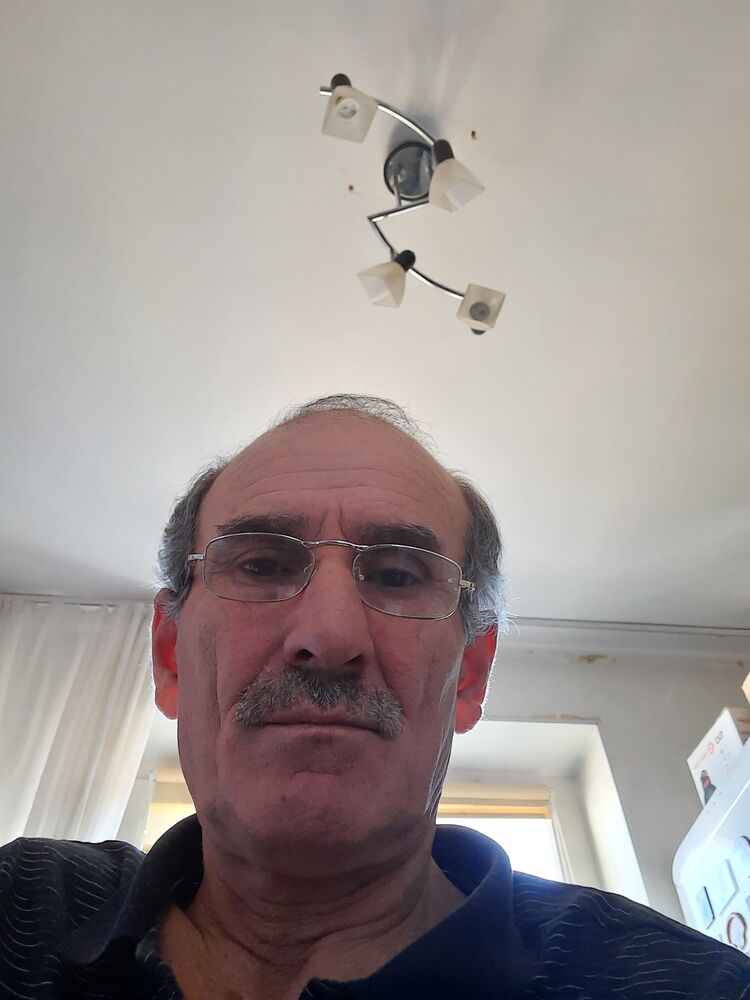  46969948  , 61 ,    