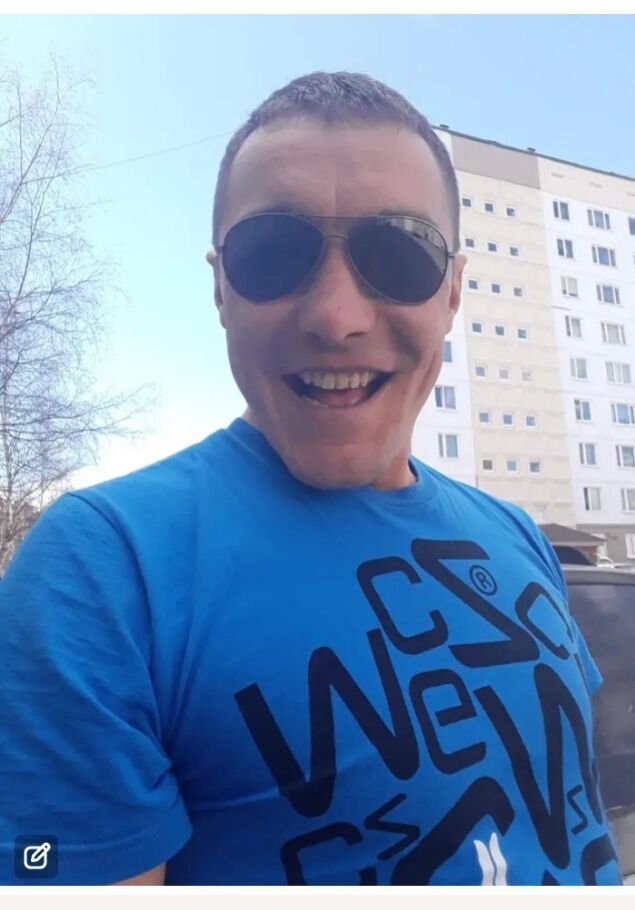  44759348  Petr, 40 ,    