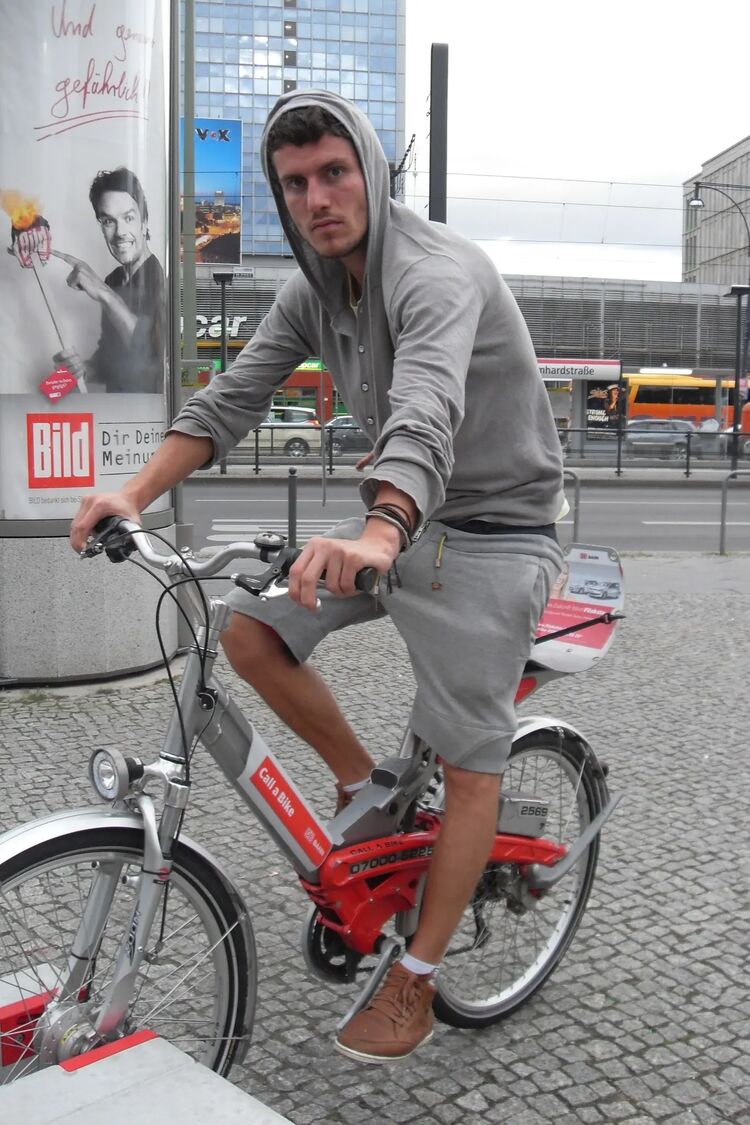  ,   Aleks, 33 ,   ,   