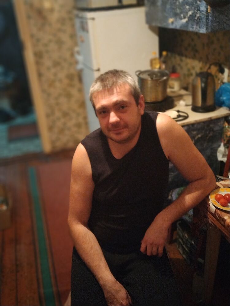  40440628  Denis, 33 ,    