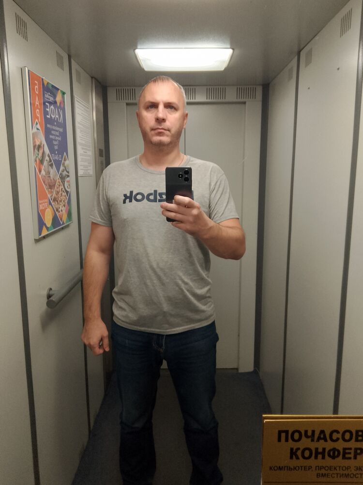  49081178  Roman, 45 ,    