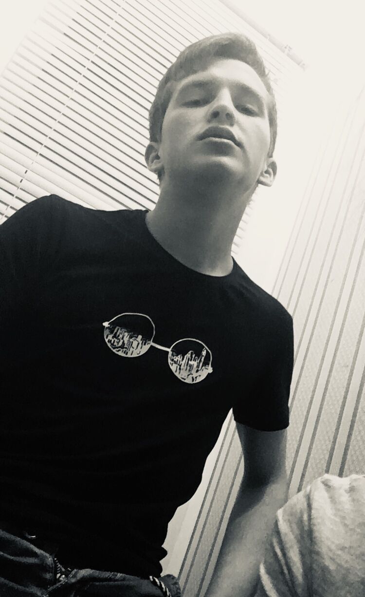  33346028  , 26 ,    