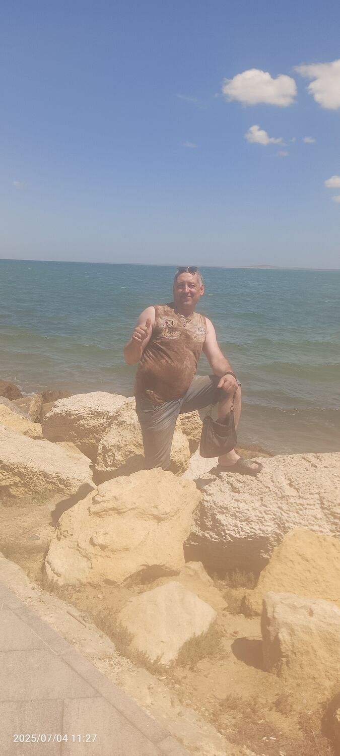  ,   Andrei, 46 ,     , c 