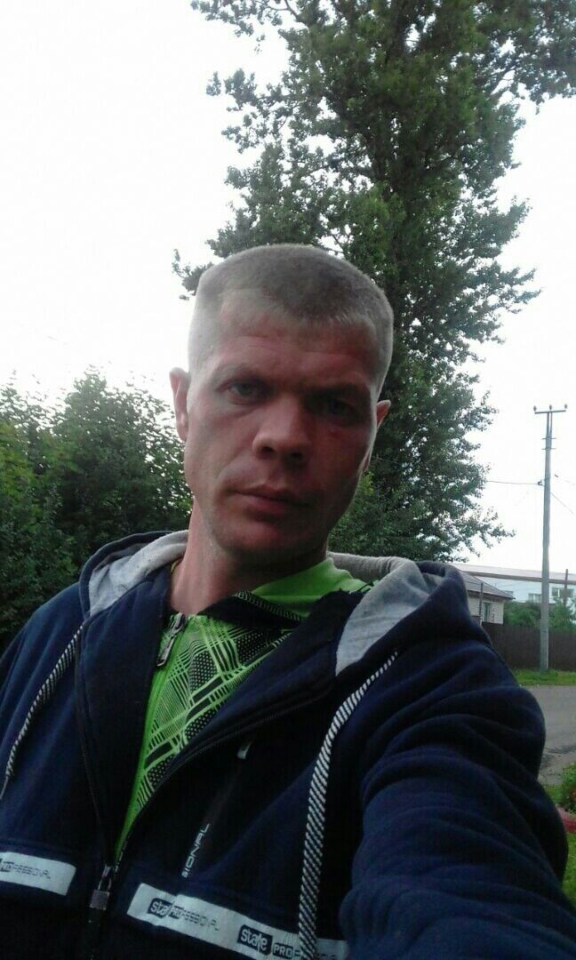  19589928  Sergei, 38 ,    
