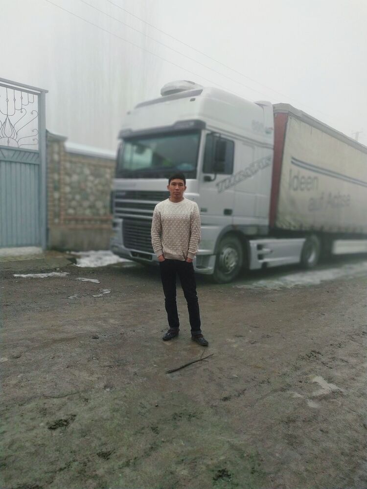  18933998  Mirlan, 28 ,    