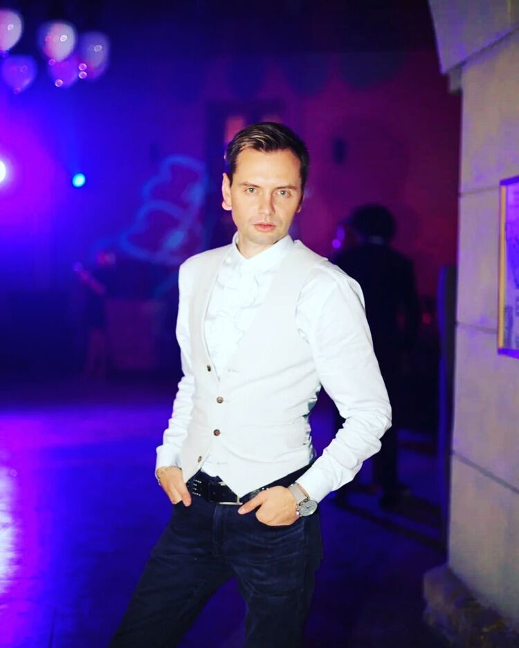  45127328  , 28 ,    -