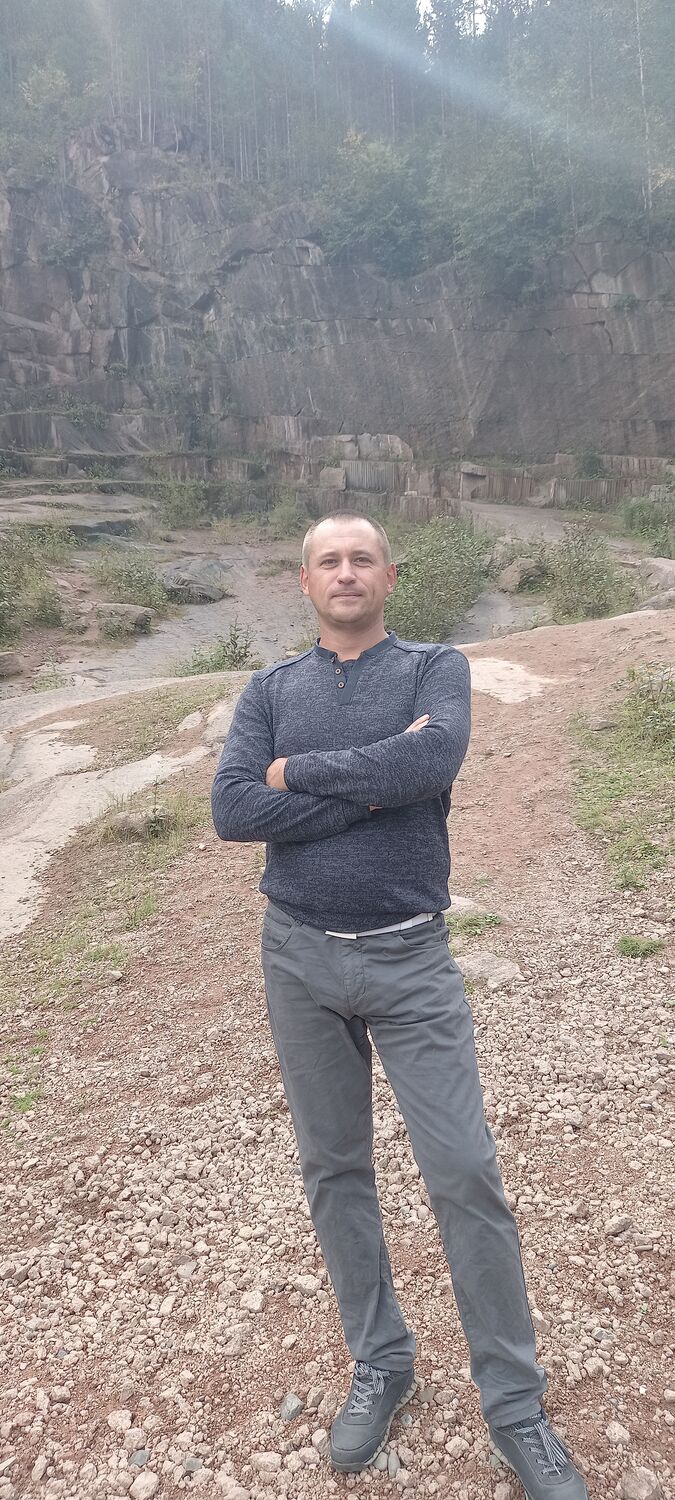  37626598  Konstantin, 41 ,    