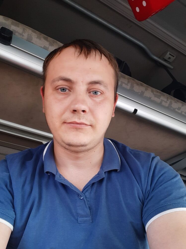  ,   Nikita, 34 ,  