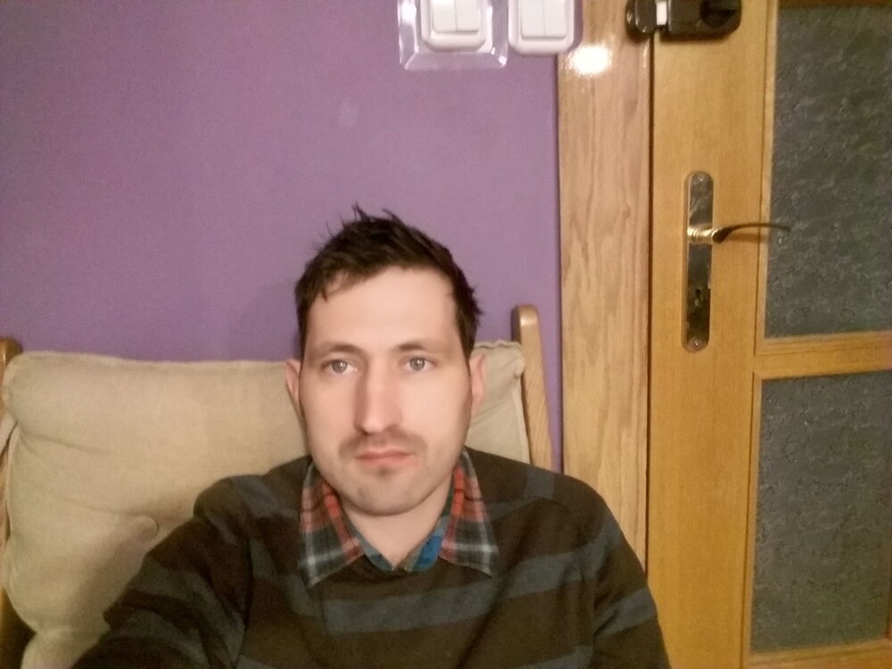  8831448  Serj, 38 ,    