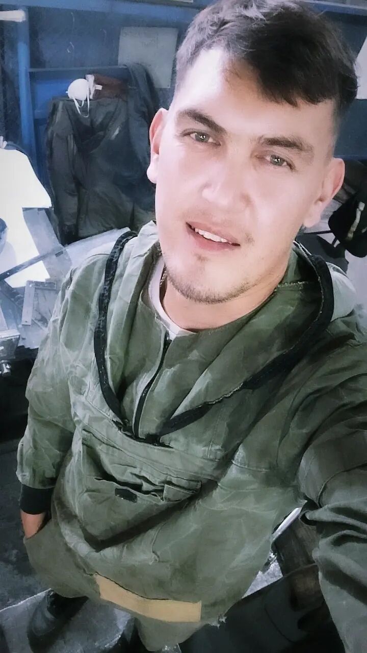  42228558  , 33 ,    
