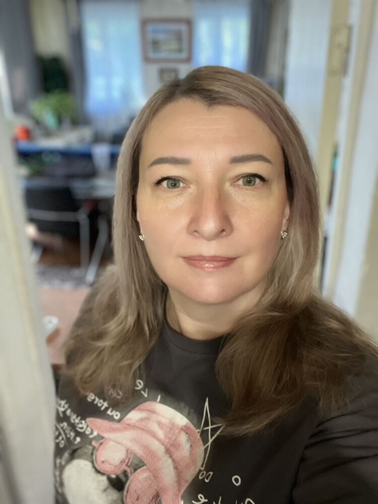  54084058  Anna, 47 ,    