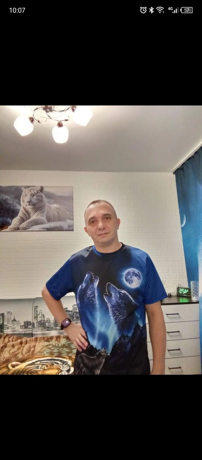  ,   Viktor, 44 ,     , c 