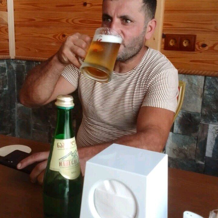  33890708  Artur, 40 ,    