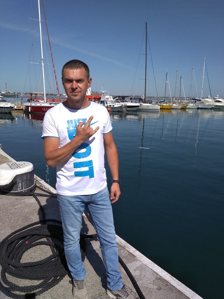  17513618  Sergey, 40 ,    