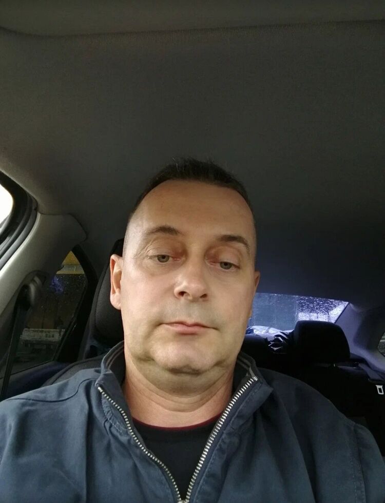  53202318  Roman, 52 ,    