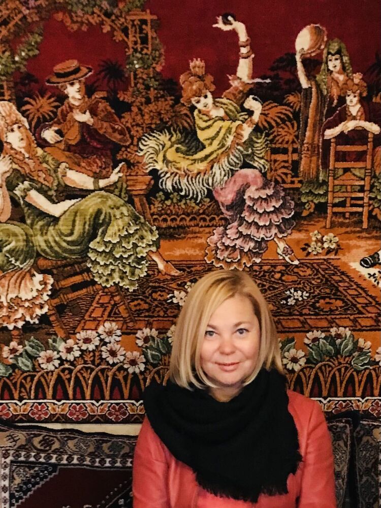  ,   Elena, 48 ,   c 