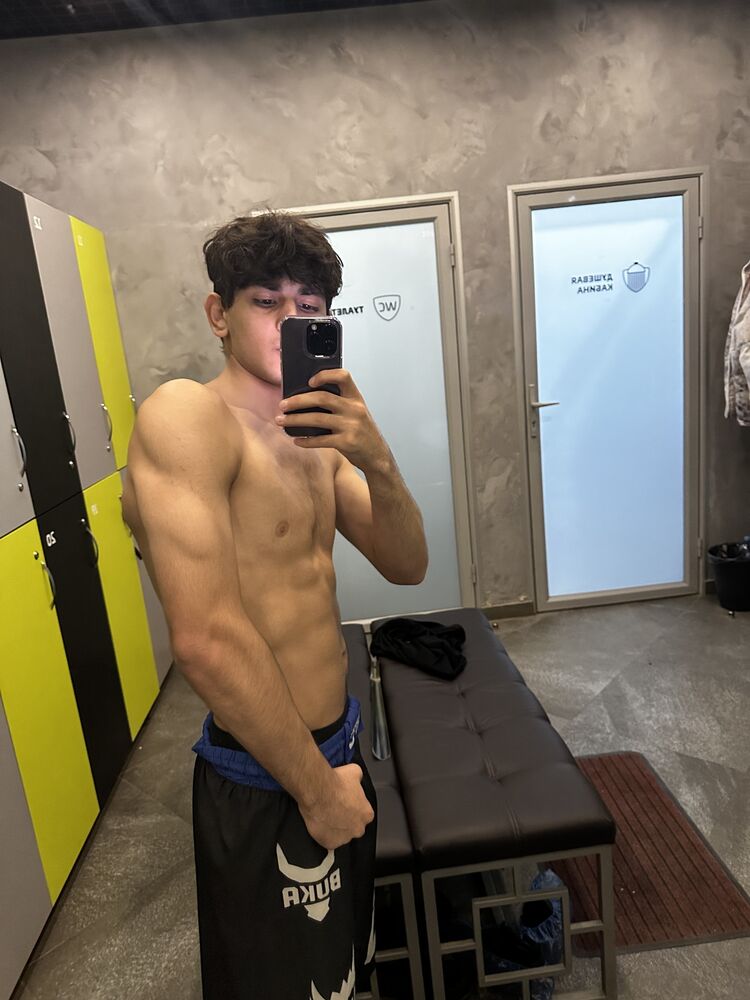  32439028  Kanan, 20 ,    