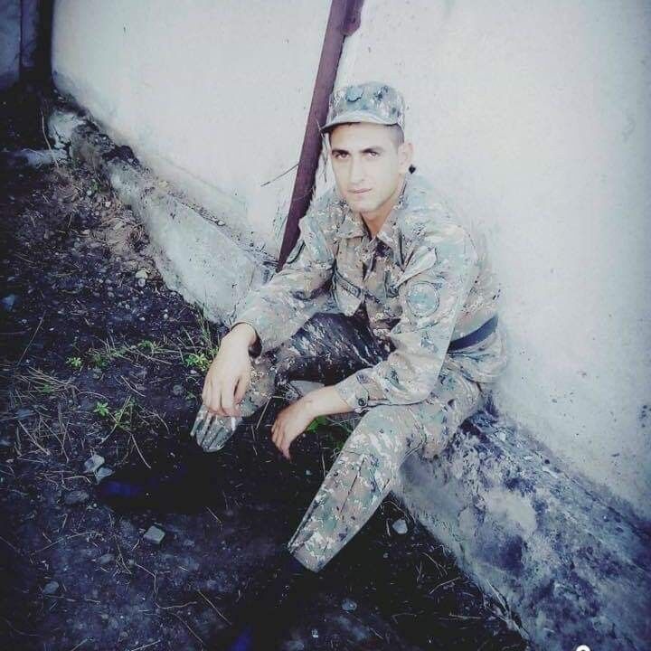  17370778  Serj, 28 ,    
