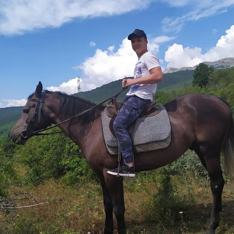  -,   Denis, 22 ,   ,   , c 