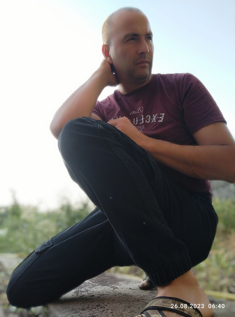  37222598  , 42 ,    
