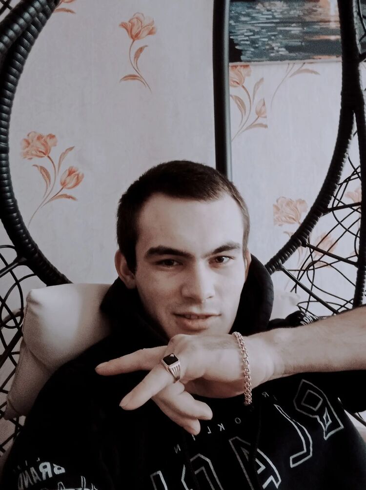  31775558  Alexander, 26 ,    