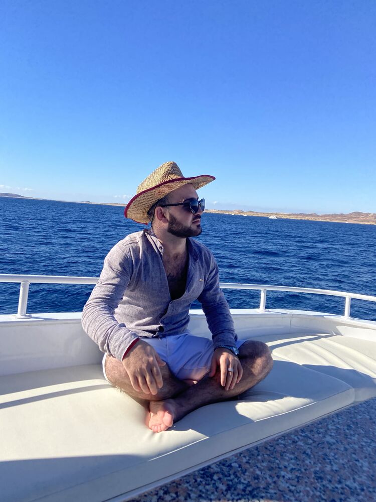  ,   Arman, 28 ,   ,   