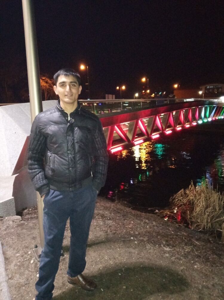  15884618  Aleksandr, 33 ,    