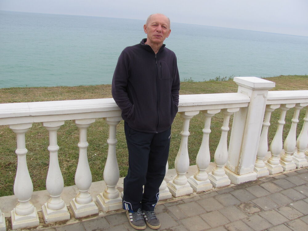  52378279  Wiktor, 67 ,    