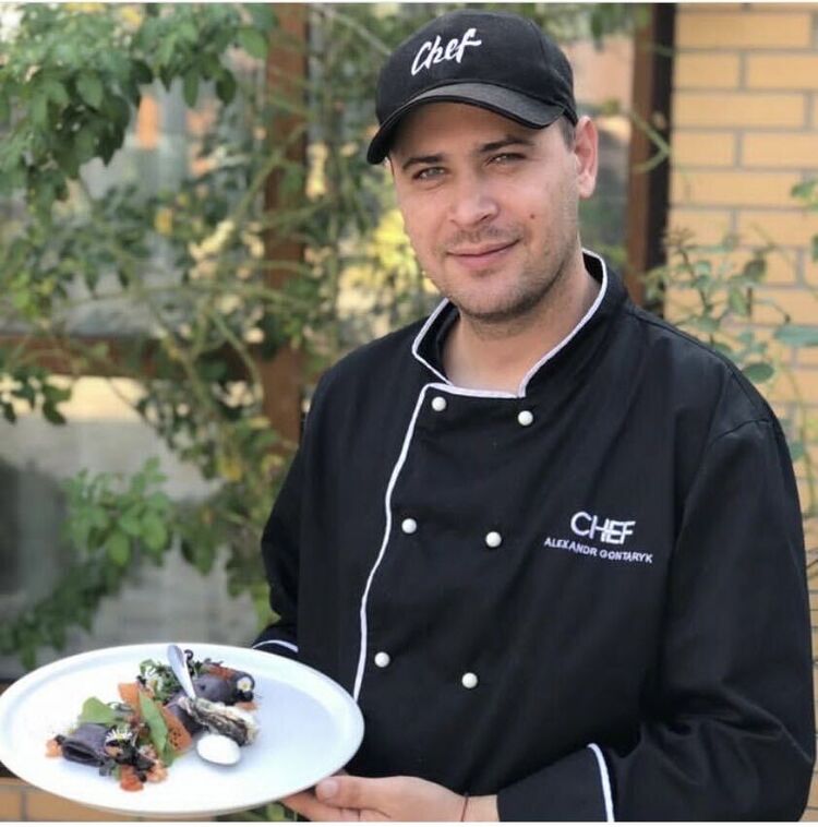  ,   Aleks, 41 ,   ,   
