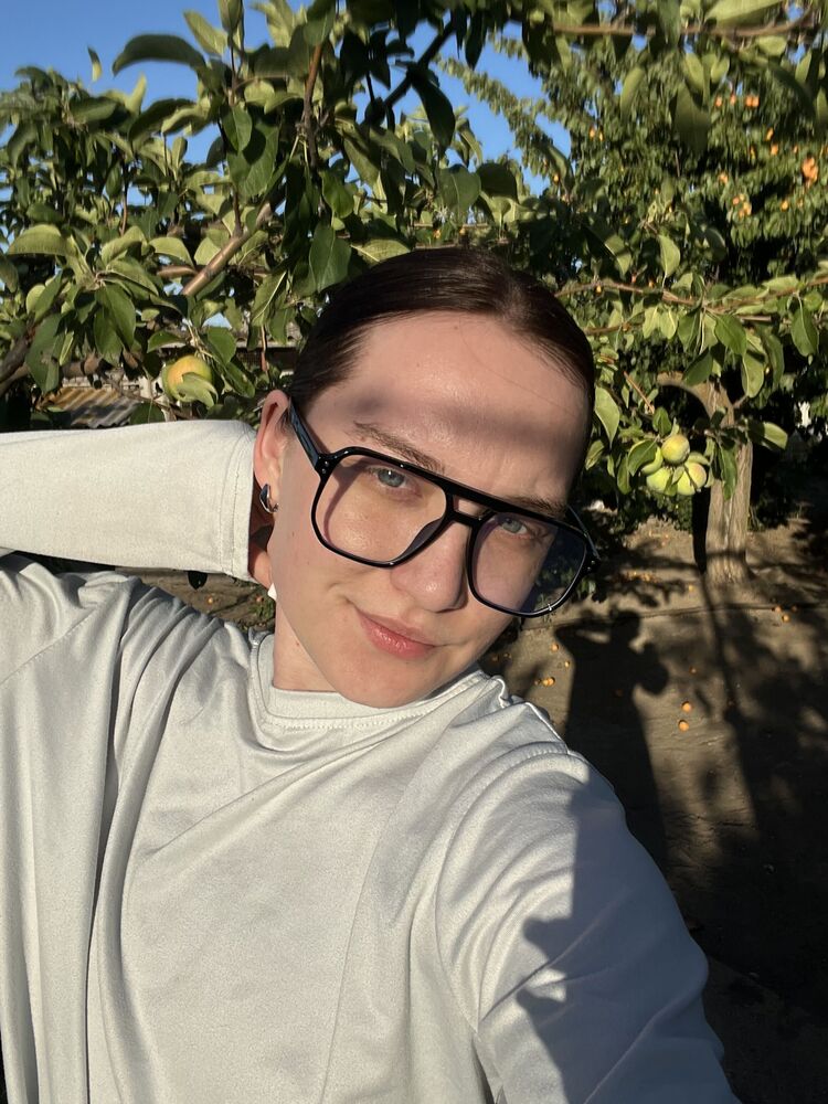  44406058  , 21 ,    