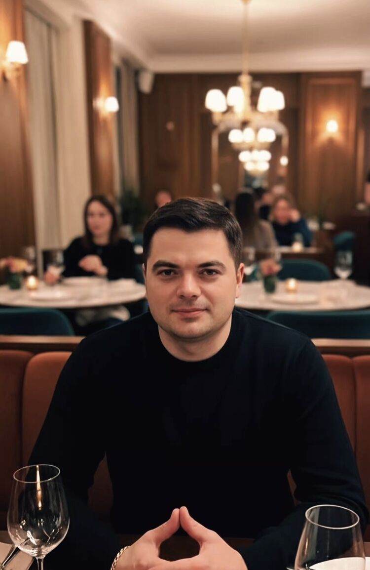  54238028  Andrei, 29 ,    