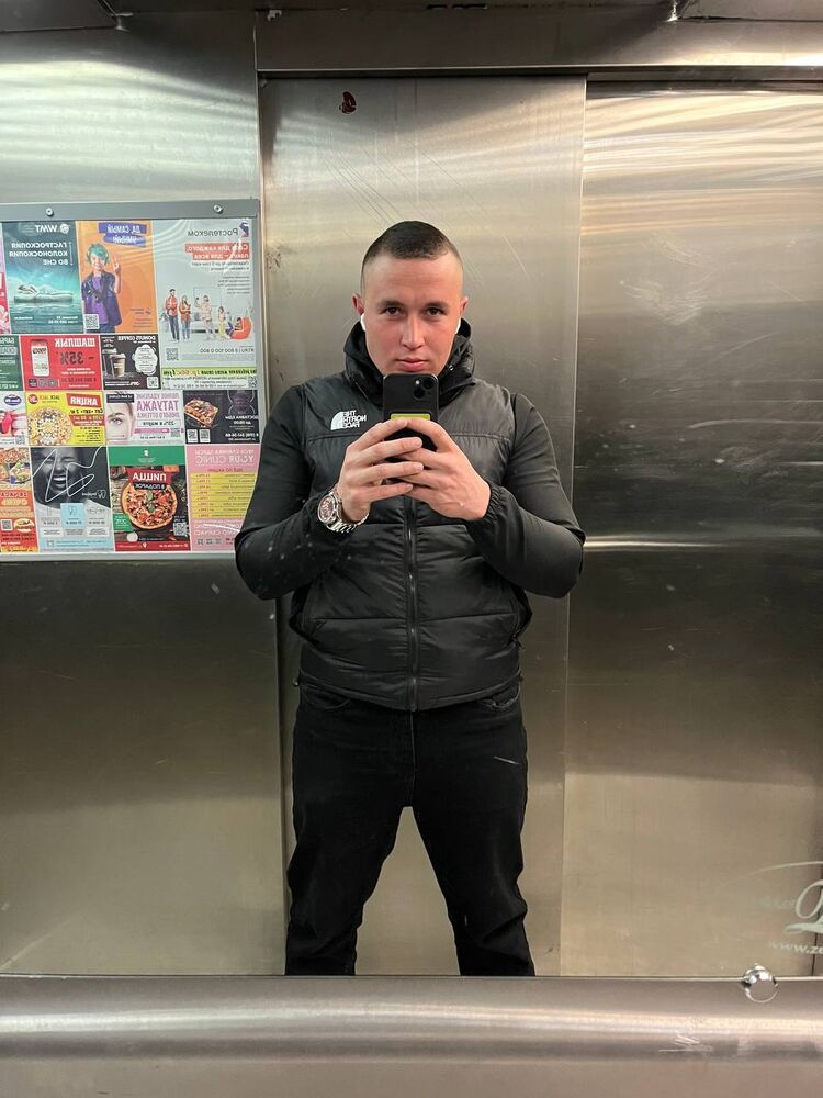  43711738  , 24 ,    -