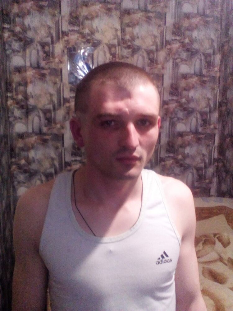  17327468  Viktor, 32 ,    