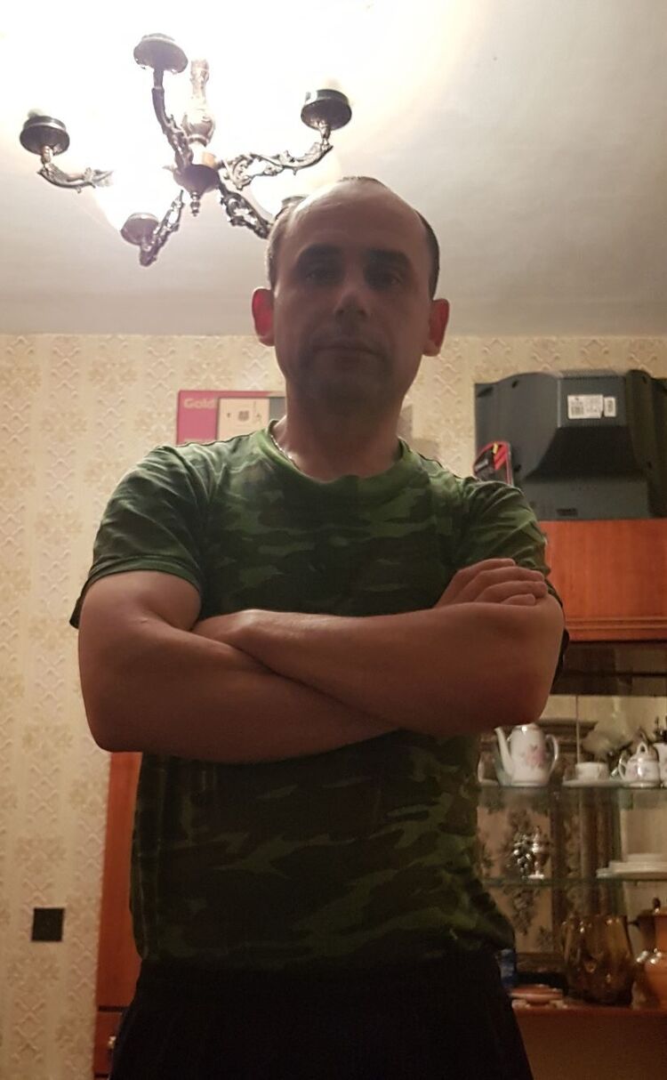  28460748  Viktor, 41 ,    