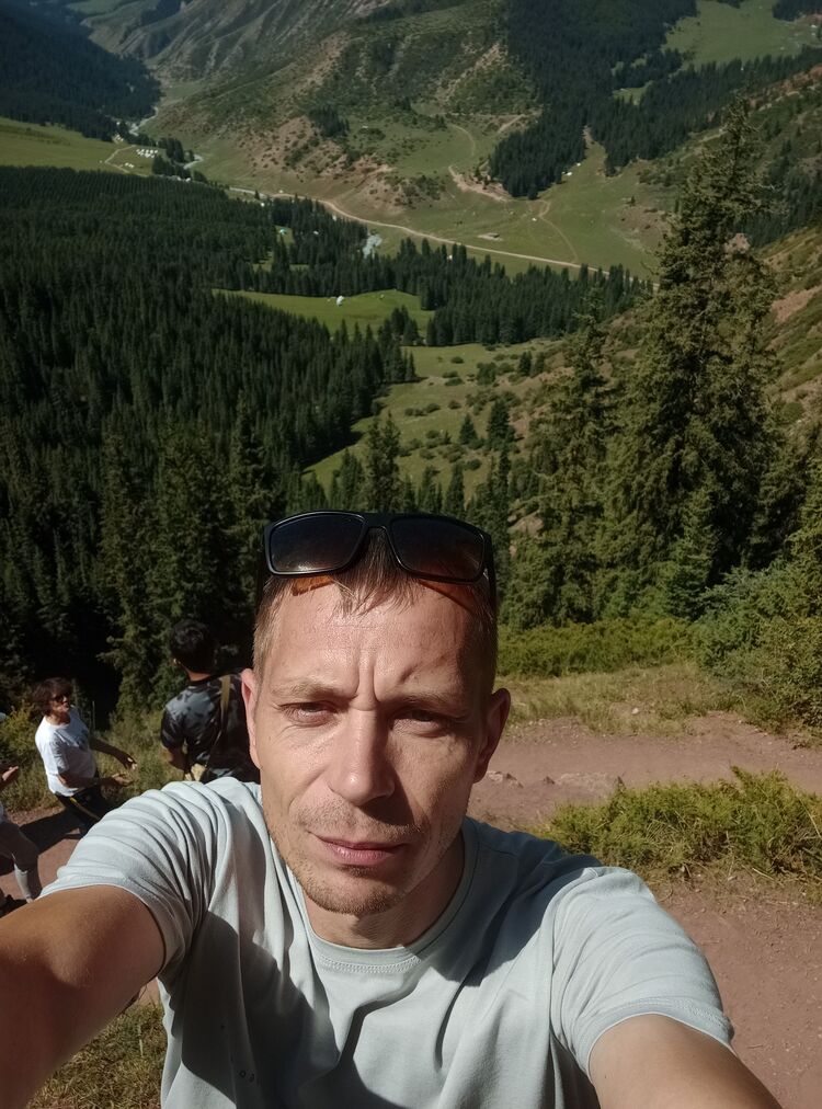  40152558  Pavel, 41 ,    