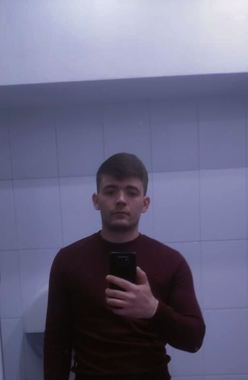  33232748  Artyom, 27 ,    
