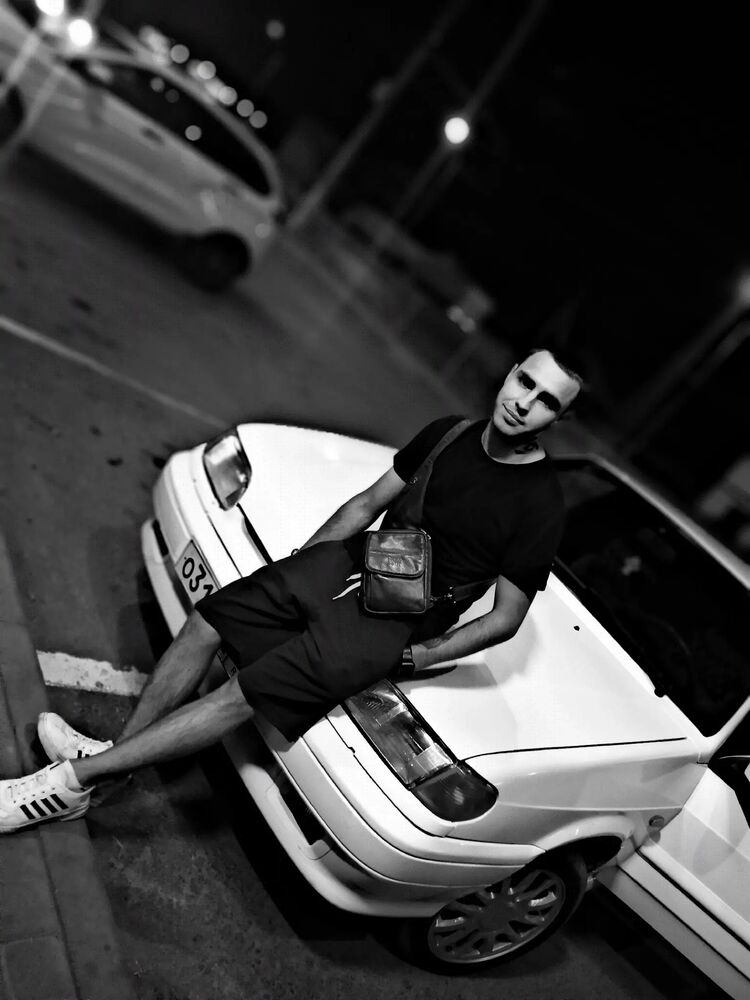  47040218  Maxim, 25 ,    