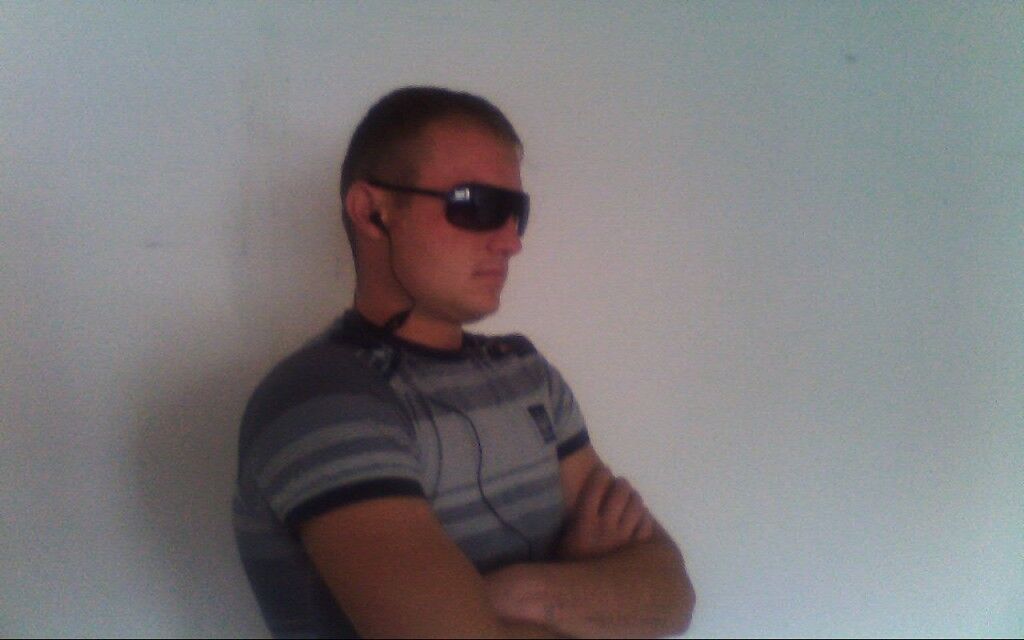  5883898  Viktor, 38 ,    