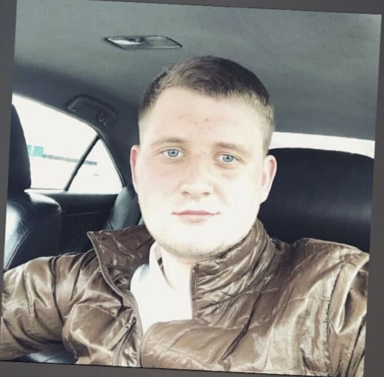  42252058  Artem, 27 ,    