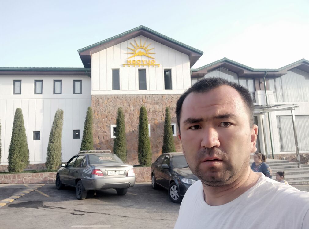  33074438  Furqatbek, 26 ,    