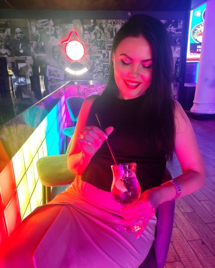  52538328  Mari, 42 ,    --