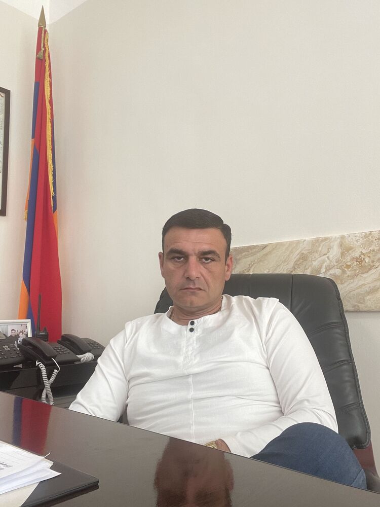  45992078  Arman, 45 ,    