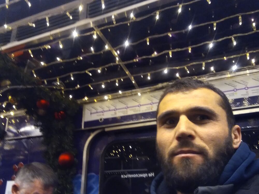  41543148  Nur, 40 ,    