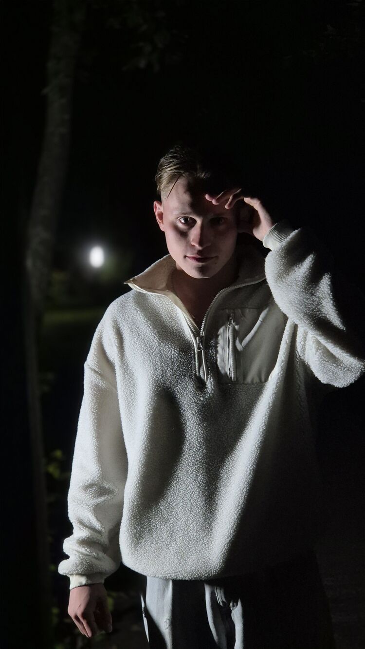  50537678  Bogdan, 24 ,    